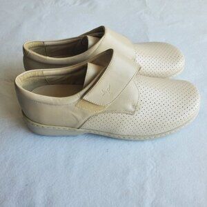 Portofino Sand Perforated Stretch Shoes Size 8 (41) NWOT
